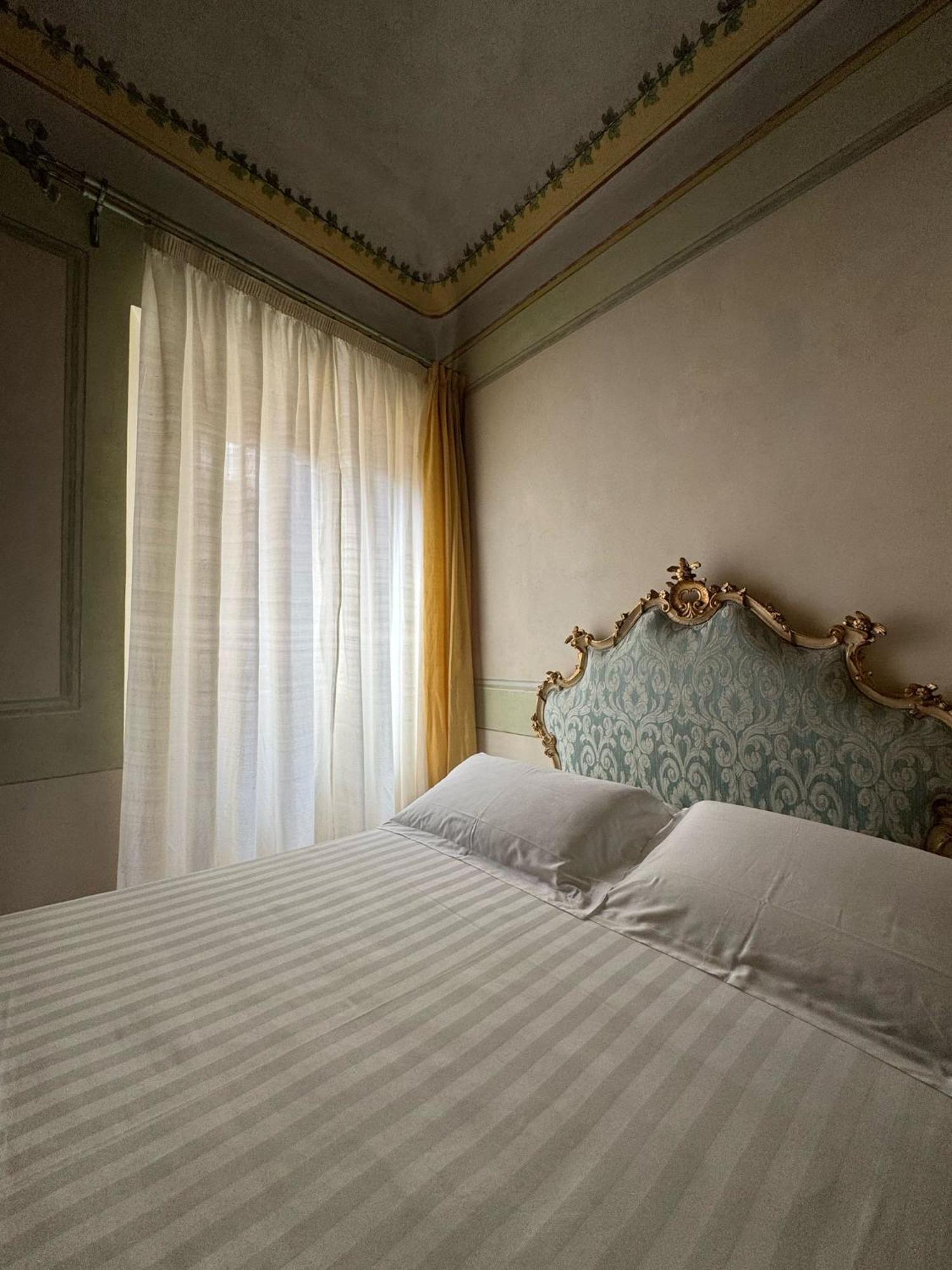 Urbino Apartments - Palazzo Paltroni Studio Bagian luar foto
