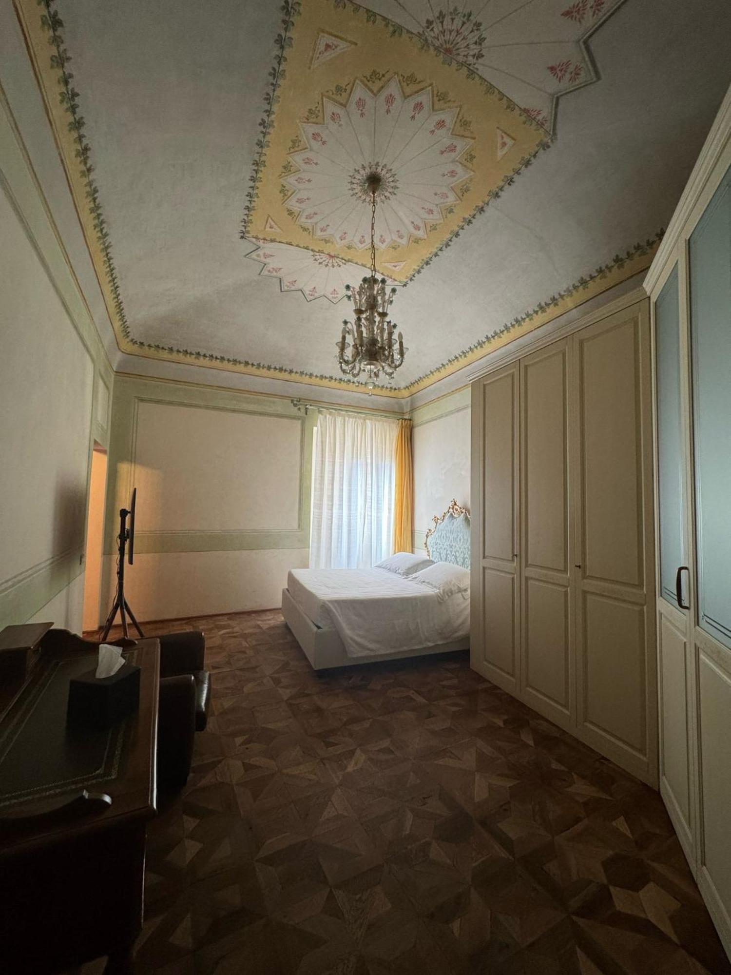 Urbino Apartments - Palazzo Paltroni Studio Bagian luar foto