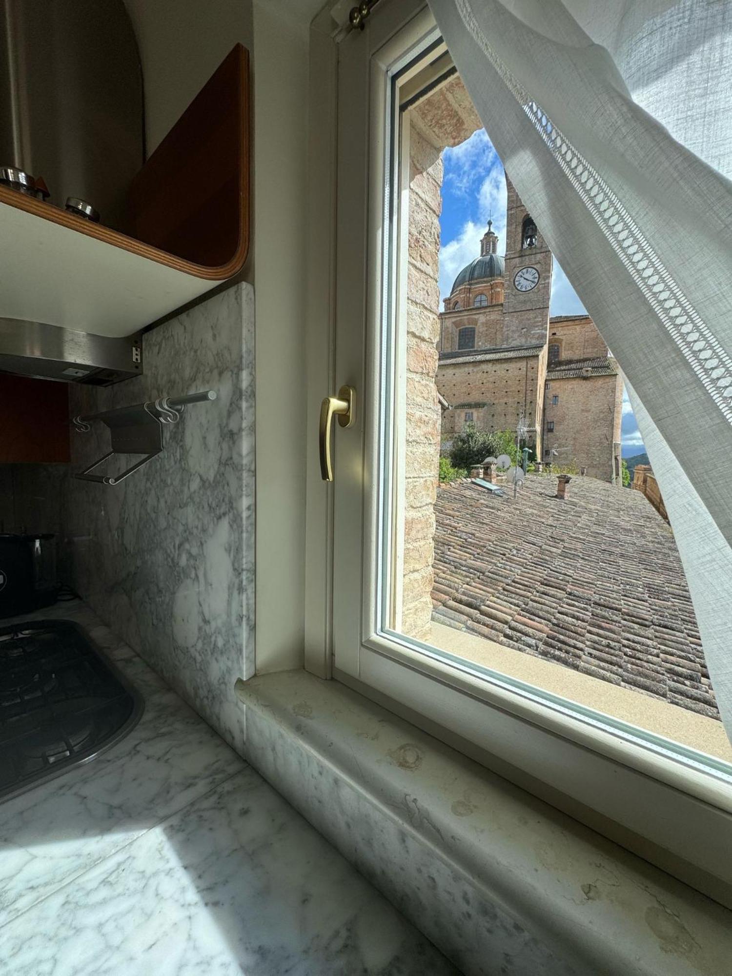 Urbino Apartments - Palazzo Paltroni Studio Bagian luar foto