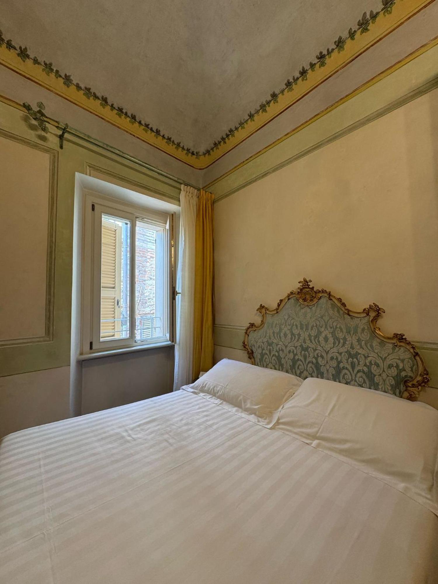 Urbino Apartments - Palazzo Paltroni Studio Bagian luar foto